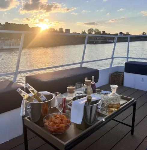 Warsaw STRIP CRUISE YOUR BOOZE